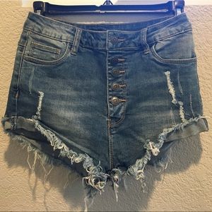 Distressed High-waisted Jean shorts Forever 21